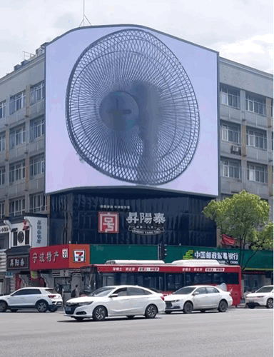 九游体育app-苏超场外最大“显眼包”，闷声拿走200亿