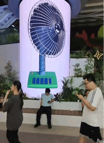 苏超场外最大“显眼包”，闷声拿走200亿