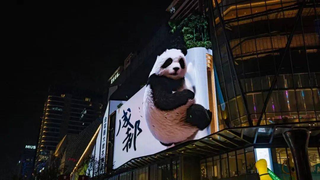 苏超场外最大“显眼包”，闷声拿走200亿
