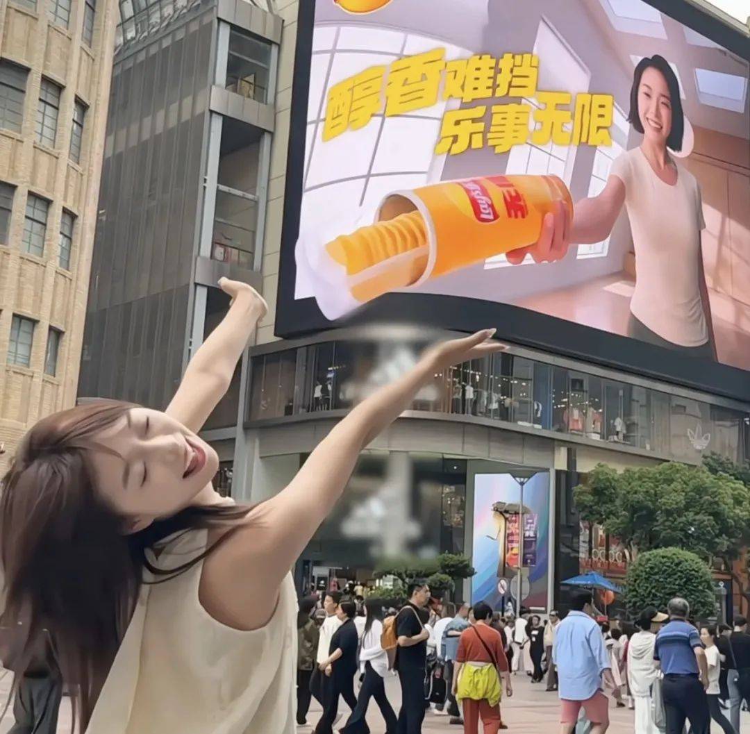 苏超场外最大“显眼包”，闷声拿走200亿