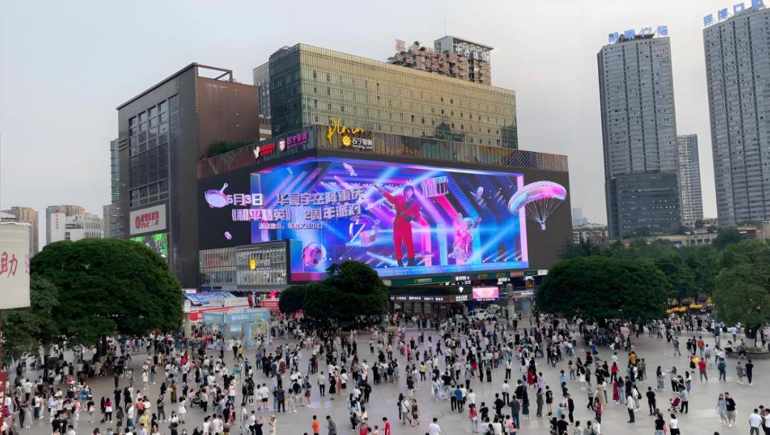 苏超场外最大“显眼包”，闷声拿走200亿