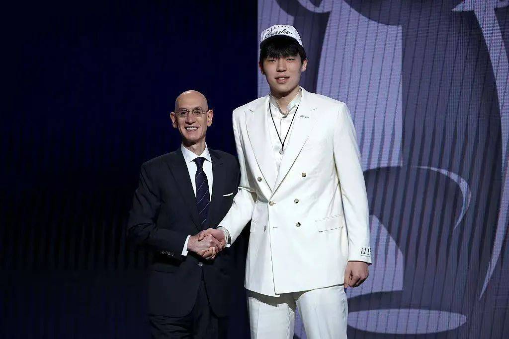 从《跃向浩瀚》，看腾讯NBA如何共建球星IP