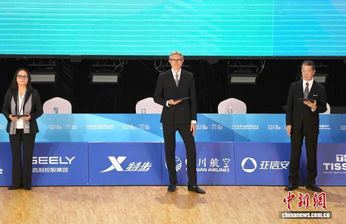 九游体育中国-（成都世运会）成都世运会体育舞蹈裁判“火出圈” 冀更多人关注体育舞蹈