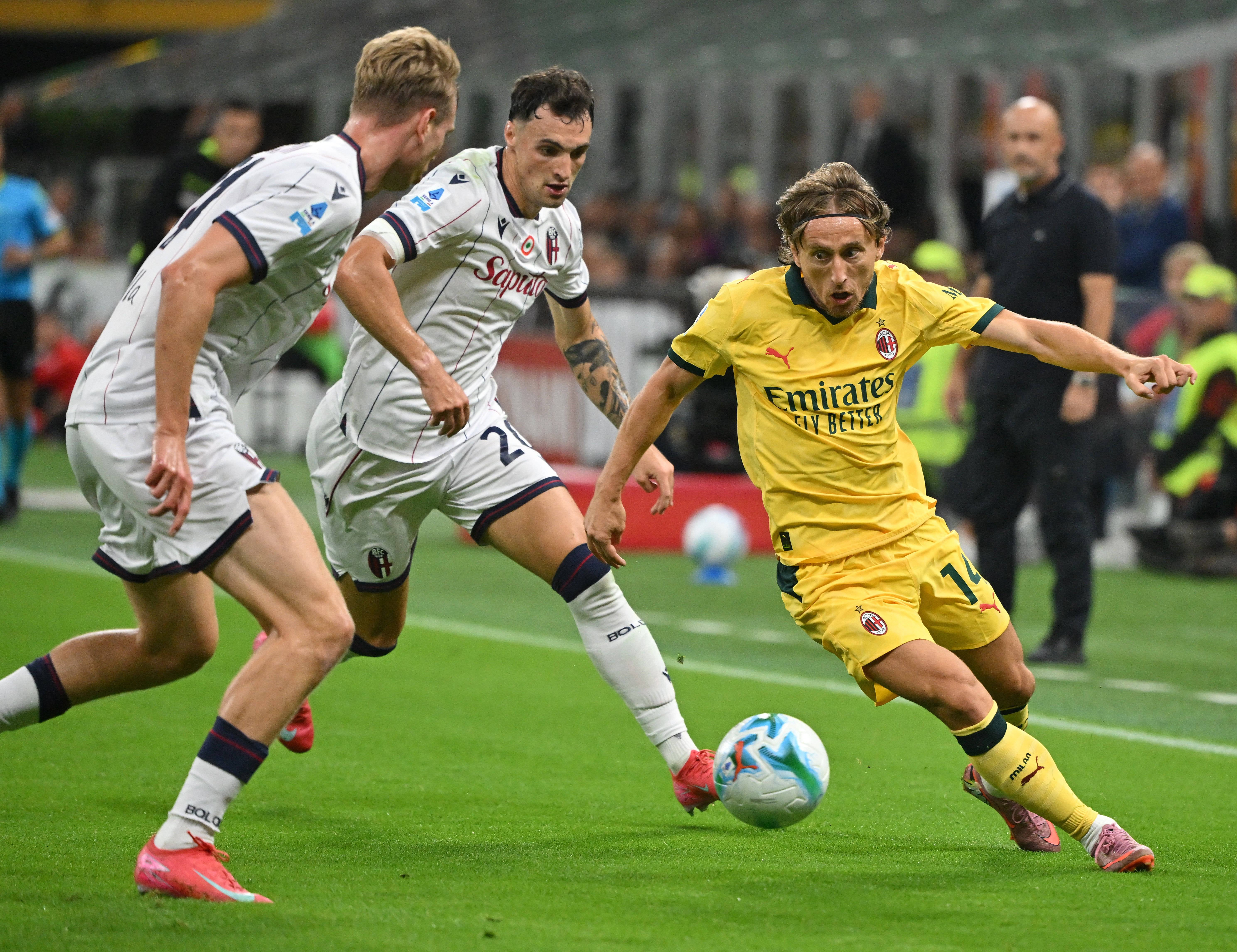 (体育)足球——意甲:AC米兰胜博洛尼亚