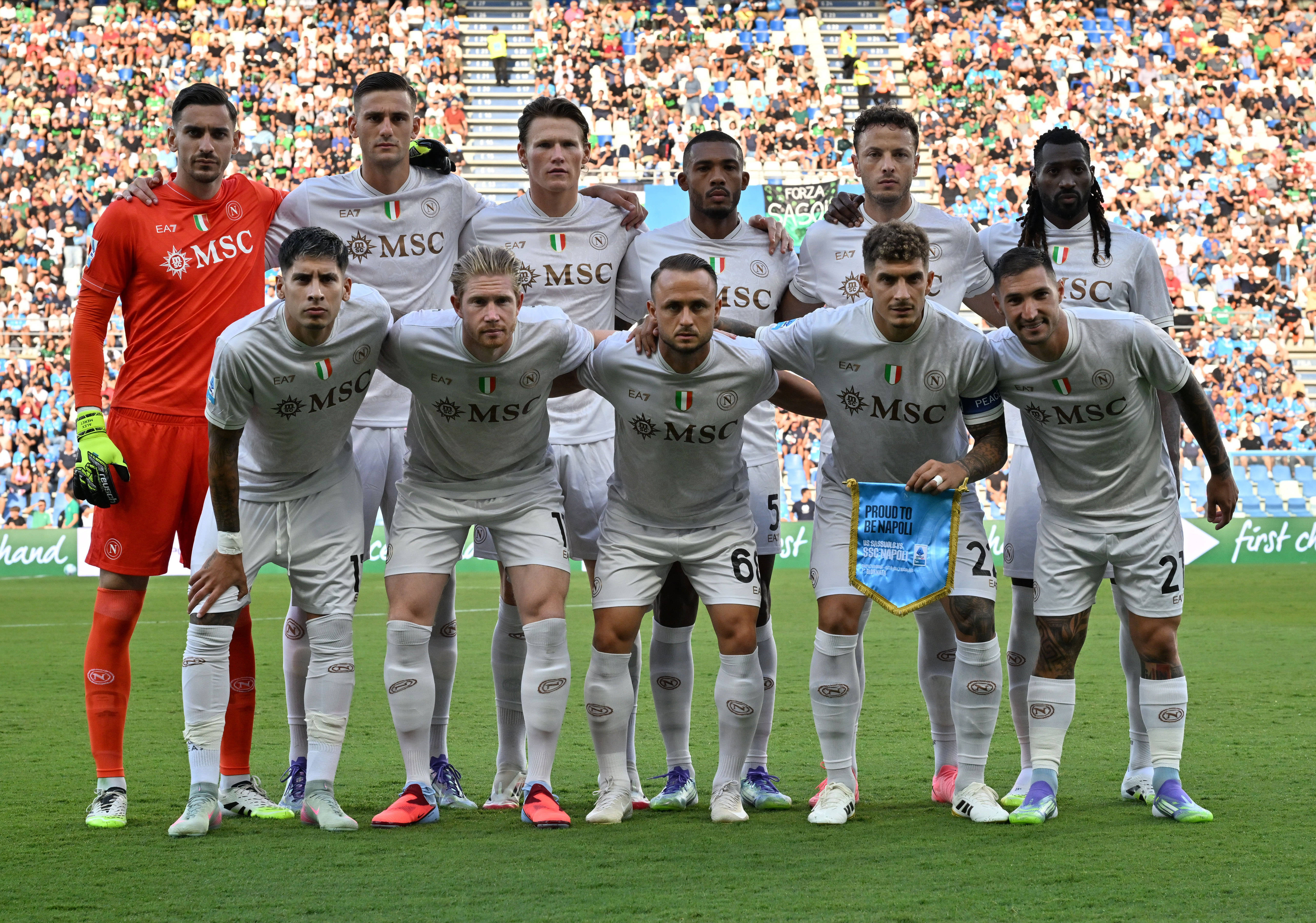 (体育)足球——意甲:那不勒斯胜萨索洛