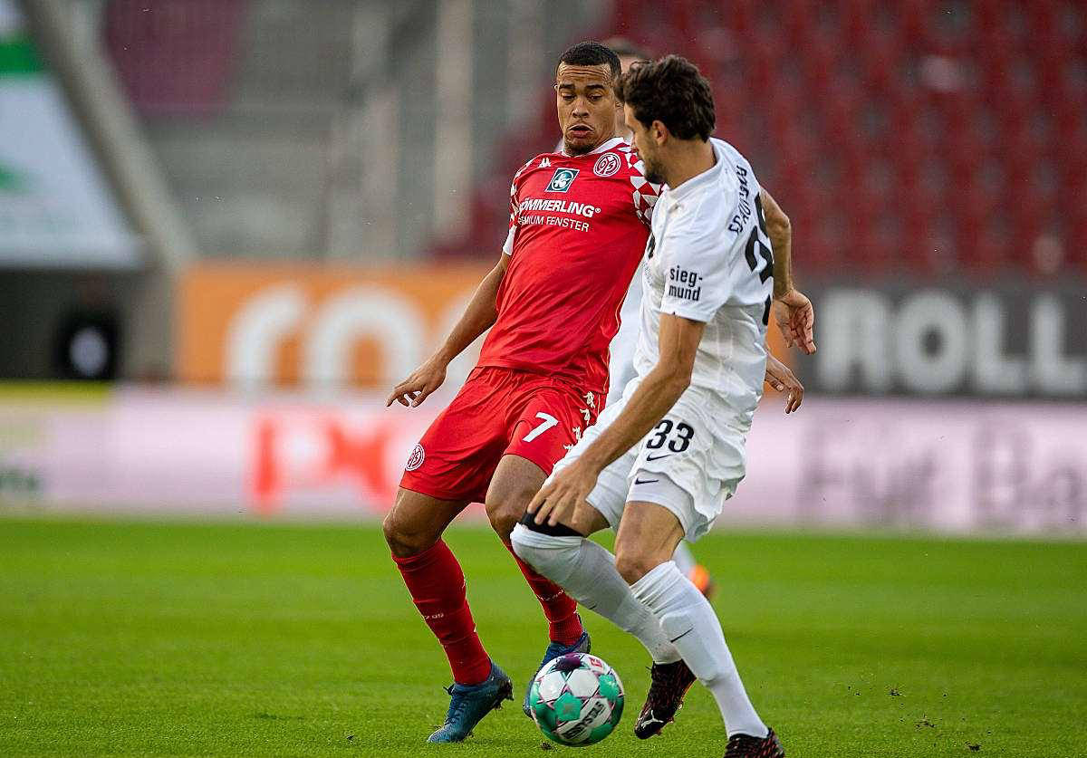 九游体育网址-沃尔夫斯堡主场表现不佳，美因茨周中欧会杯逆转成功！