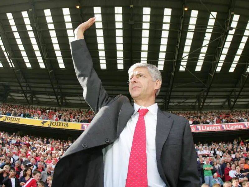 央视直播英超豪门,利物浦苦主走下神坛,对手力挺阿森纳冲击两冠