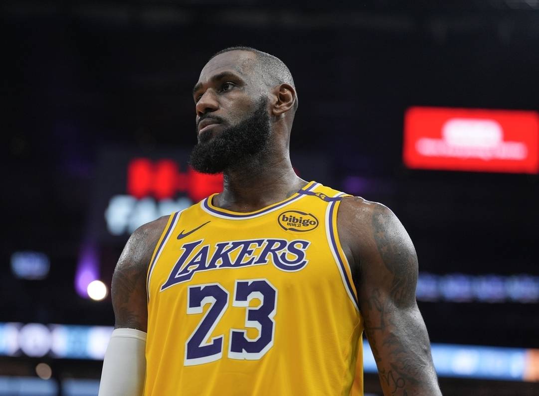 九游体育app-詹姆斯为里夫斯变强开心！科比却跟奥尼尔抢老大！