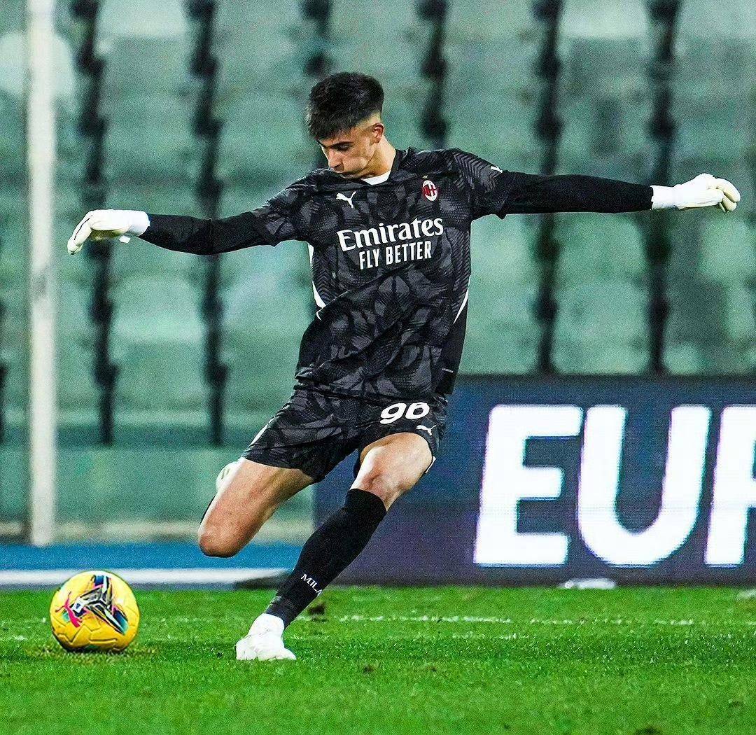 米兰计划冬窗外租托里亚尼，下赛季回归竞争一门，阿森纳持续关注