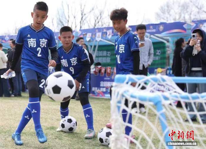 中国校园足球改革“南京样本”：从“苏超”看足球育人
